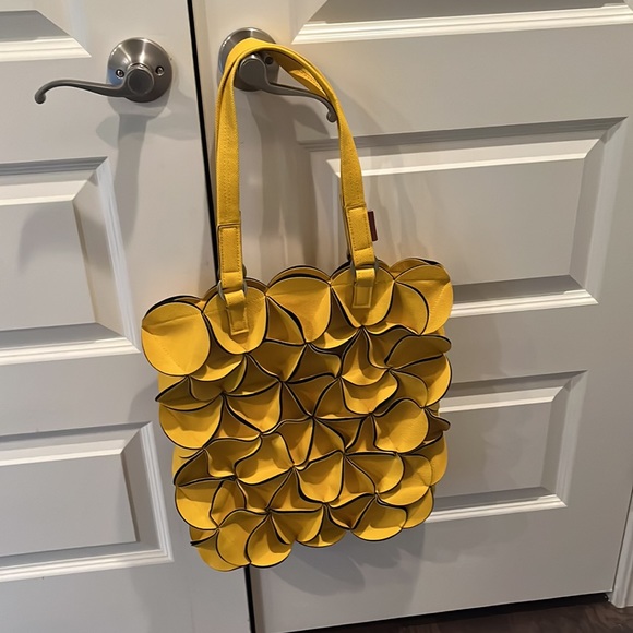 Yellow shoulder handbag. Purchased in Koblenz ,Germany from Darwin’s Daughter - Picture 6 of 6